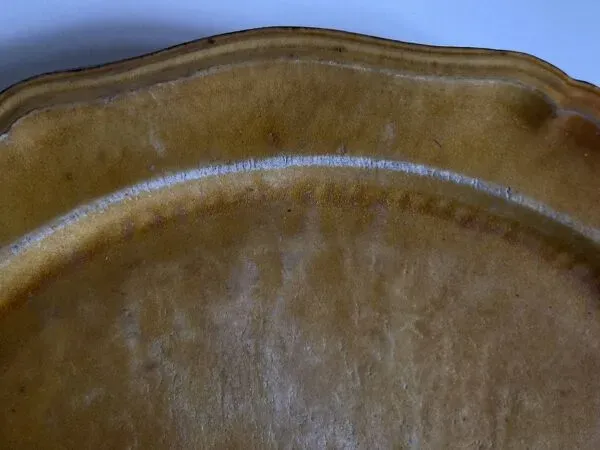 Illustration numéro 5 du produit Plat de campagne en terre vernissée à godrons Provence 1950