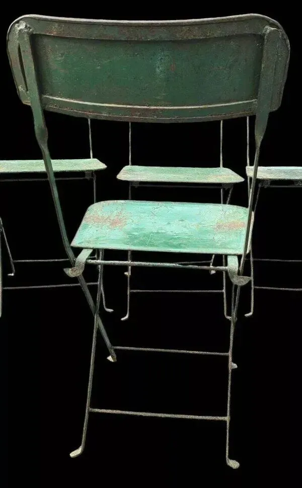 Illustration numéro 5 du produit Lot de 8 chaises pliantes industrielles en métal peint vert