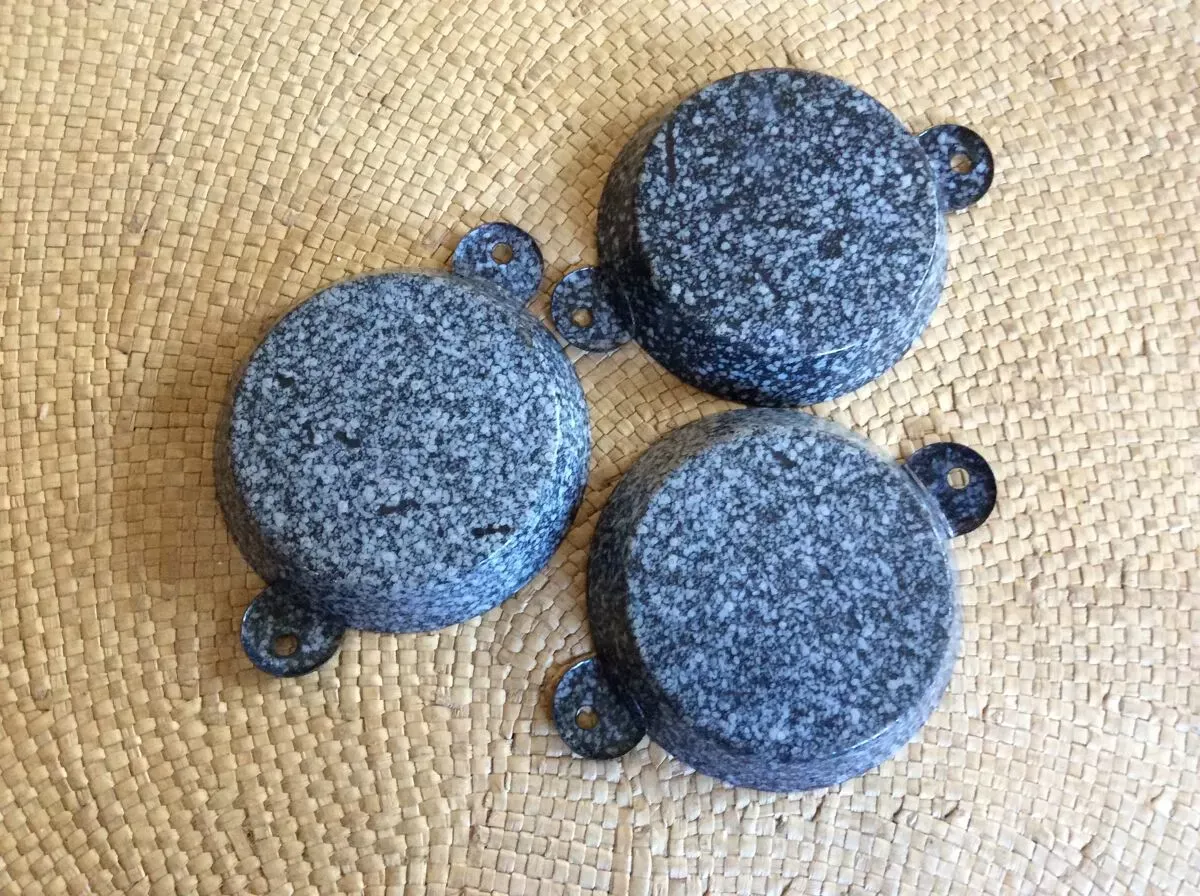 Illustration numéro 5 du produit Serie de 3 plats en tôle émaillée