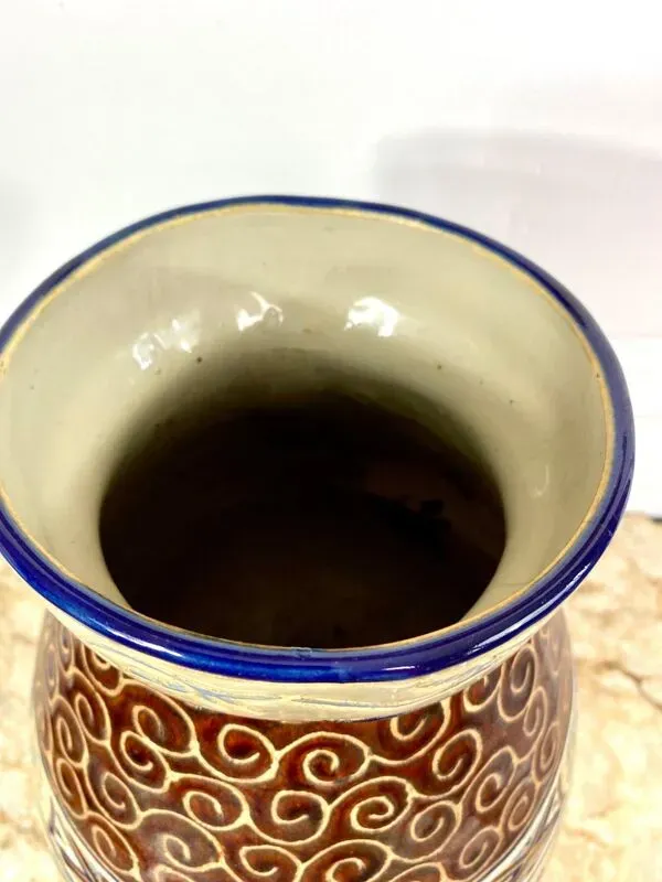 Illustration numéro 5 du produit Vase en céramique émaillée de l'École de Bien-Hoa , Décorations de sages, environ 1930