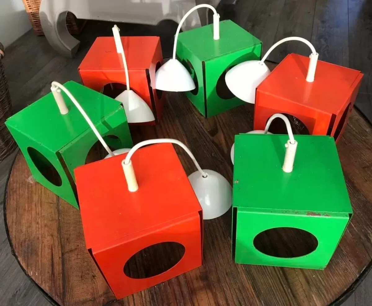 Illustration numéro 5 du produit Serie de 6 lampes vintage tôle pliee space age anciennes