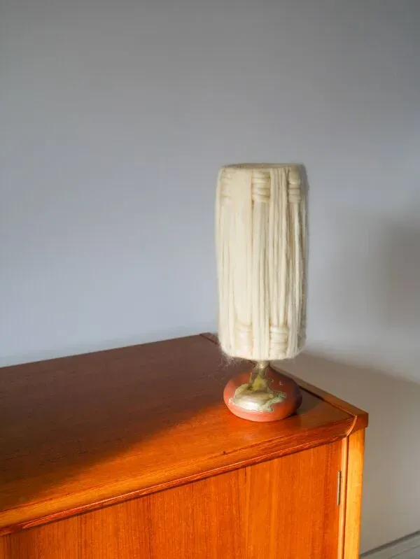 Illustration numéro 5 du produit Lampe scandinave en grès vernissé et abat-jour en laine, 1970