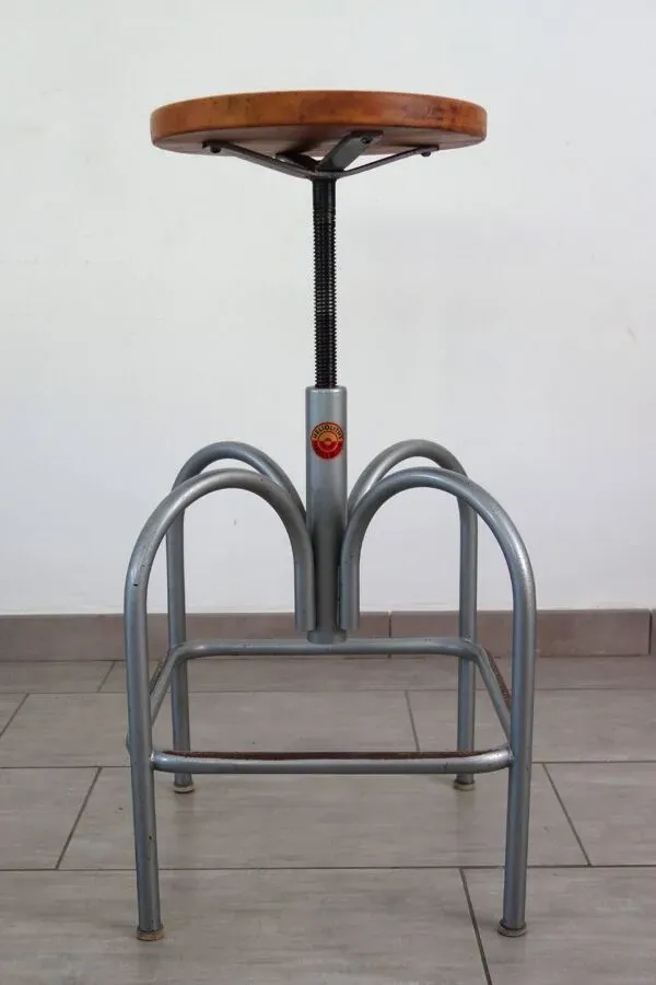 Illustration numéro 5 du produit Tabouret industriel d'architecte Heliolithe, 1950