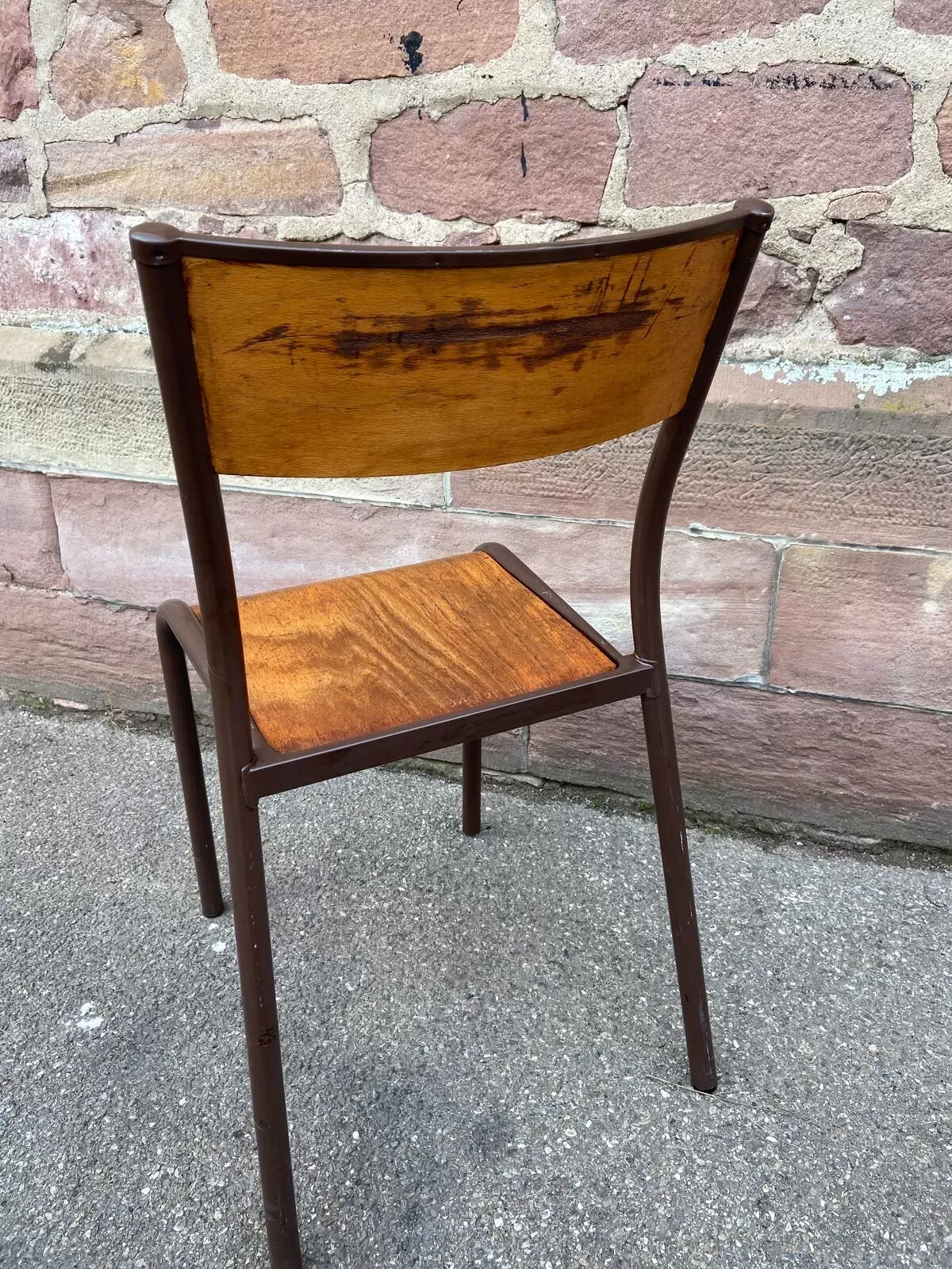 Illustration numéro 5 du produit Lot de 6 chaises d'école industrielle école vintage collectivités