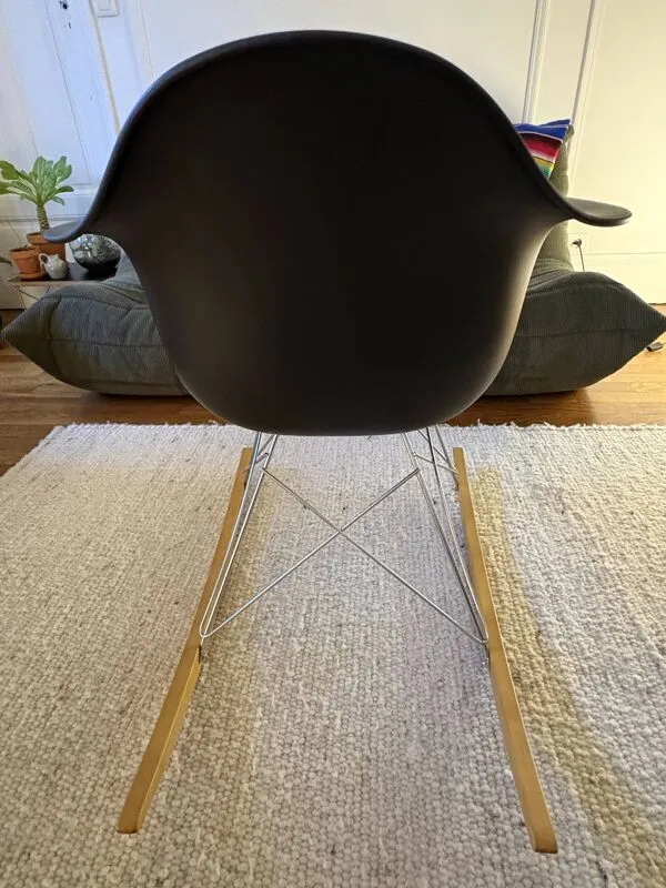 Illustration numéro 5 du produit Eames Plastic Chair