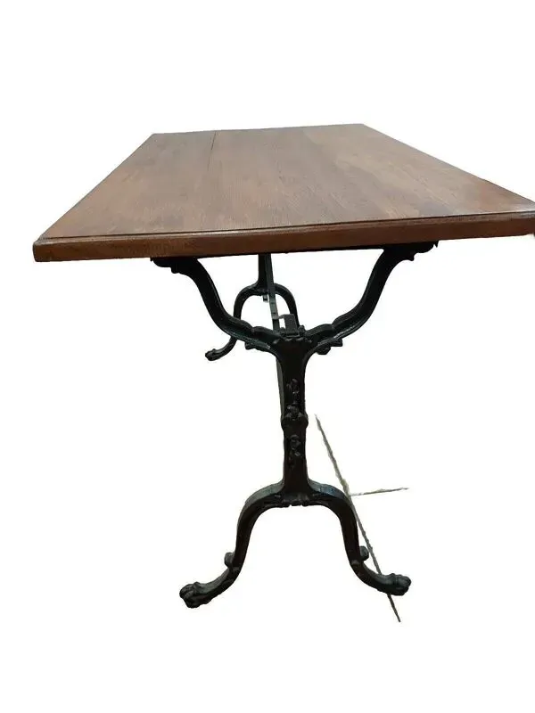 Illustration numéro 5 du produit table de café en chêne et pietement en fonte