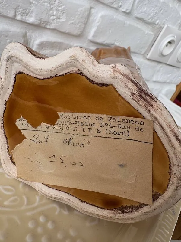 Illustration numéro 5 du produit Pichet en barbotine chien Moulin des Loups Orchies