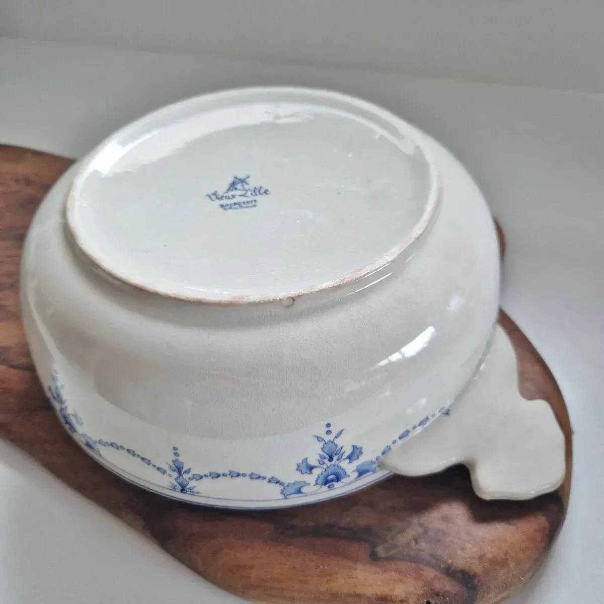 Illustration numéro 5 du produit Soupière ou légumier terre de fer magasin bourgeois paris modèle vieux lille guirlandes bleues