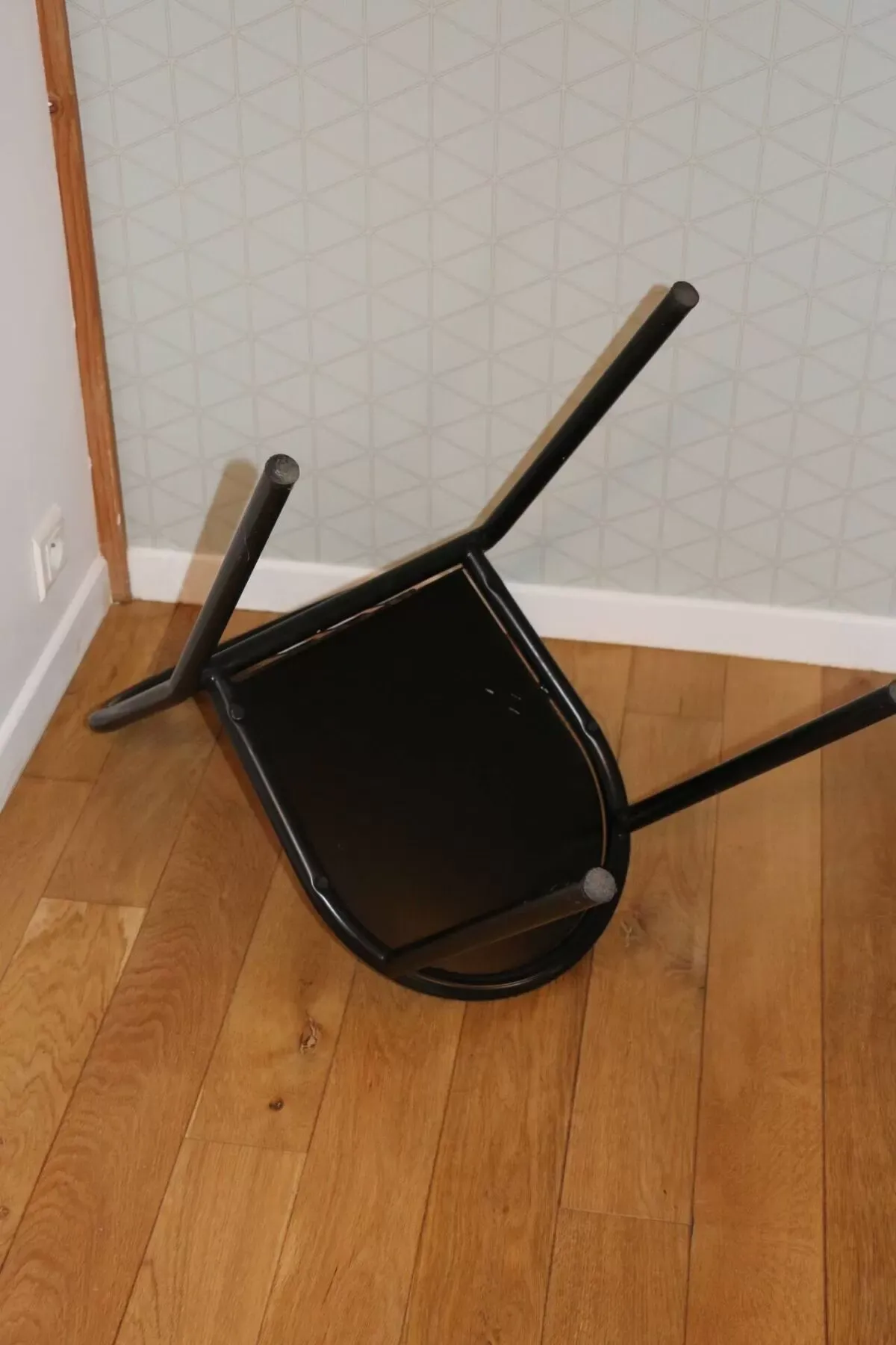 Illustration numéro 5 du produit Chaise Tubor par Ecart International