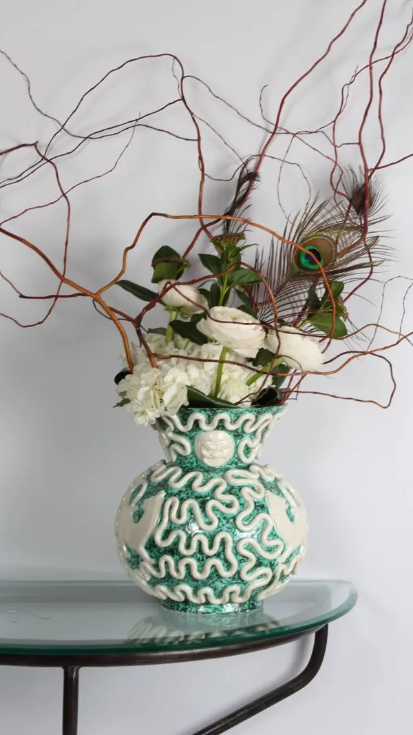 Illustration numéro 5 du produit Manufacture Sainte-Radegonde, vase pansu aux mascarons en céramique émaillée