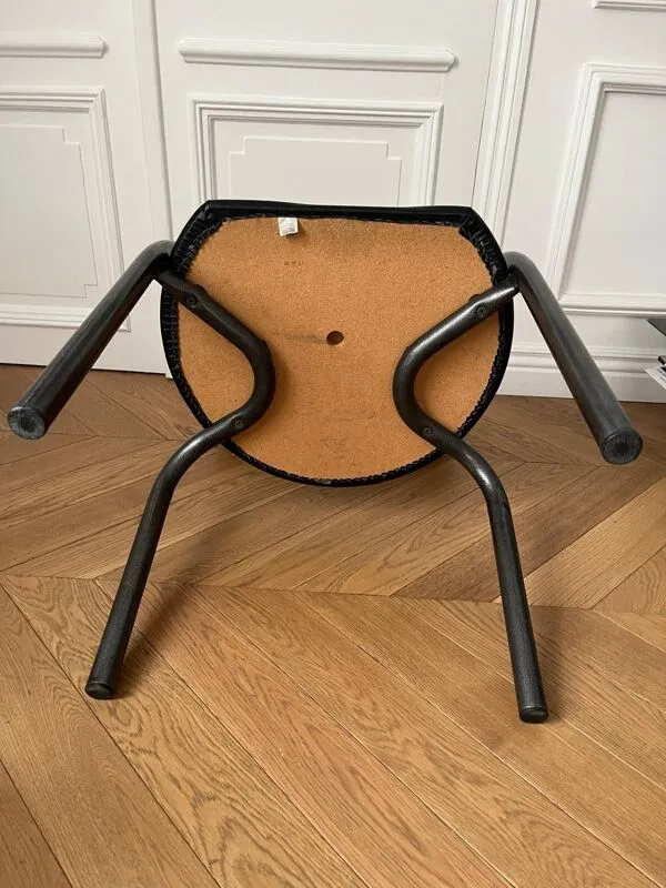 Illustration numéro 5 du produit Chaise design danois années 80, métal tubulaire noir et skaï