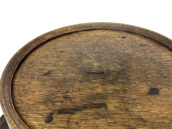 Illustration numéro 5 du produit Table d'appoint Art Déco en chêne au design minimaliste