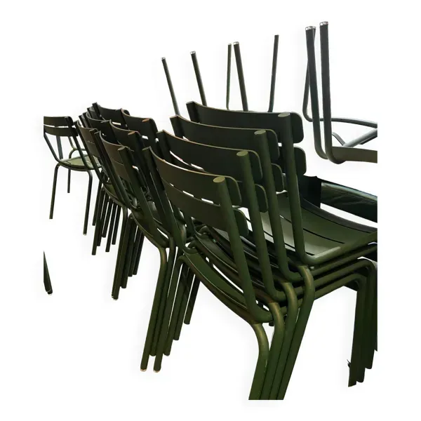 Illustration numéro 5 du produit Chaise Fermob  vertes / chaises du Luxembourg