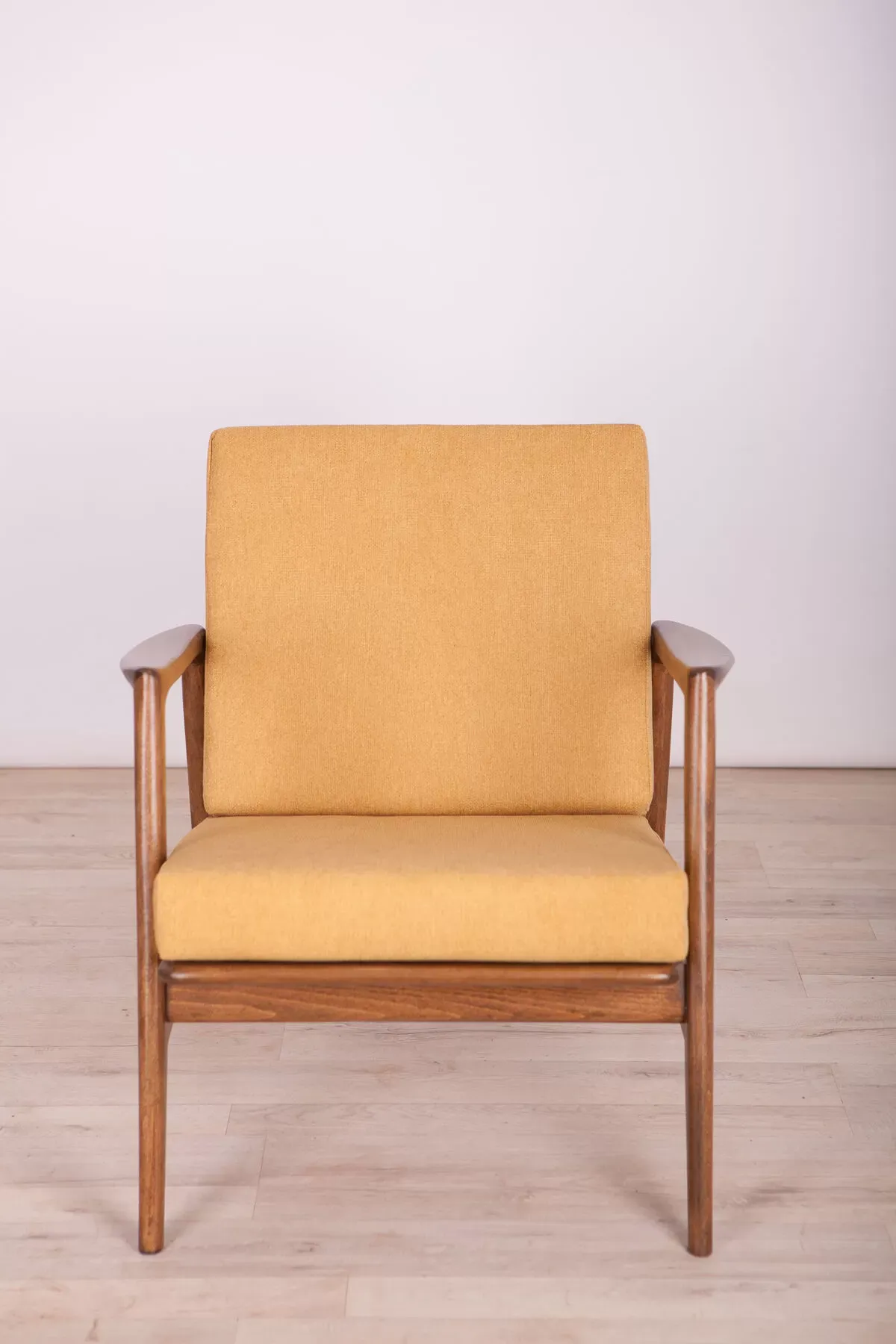 Illustration numéro 5 du produit Fauteuil 300-139 par Swarzędzka Furniture Factory, années 1960