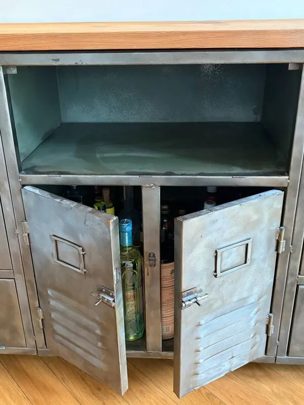 Illustration numéro 5 du produit Meuble à ranger acier et bois