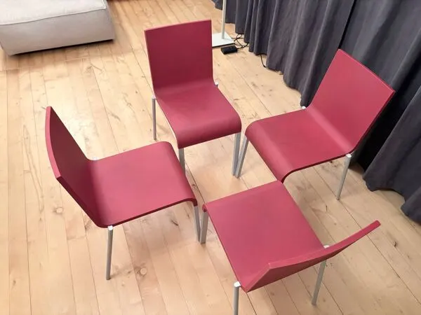 Illustration numéro 5 du produit Ensemble de quatre chaises empilables .03 conçues par Maarten van Severen, Vitra, Sw