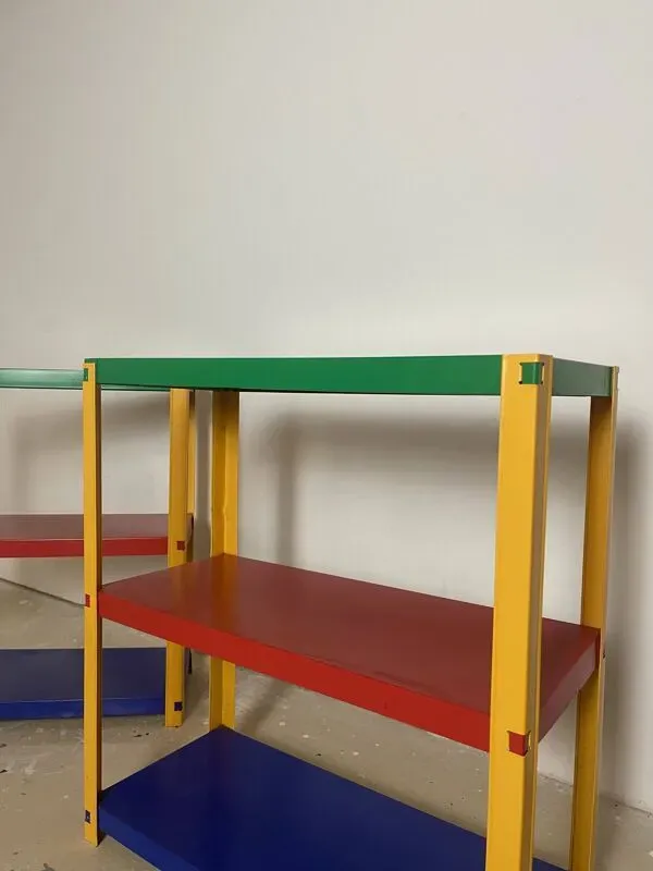 Illustration numéro 5 du produit Étagères Memphis années 80