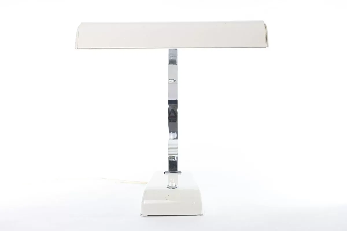 Illustration numéro 5 du produit Lampe de bureau Kaiser Idell en ivoire blanc