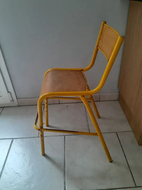 Illustration numéro 5 du produit Chaise haute d'école vintage
