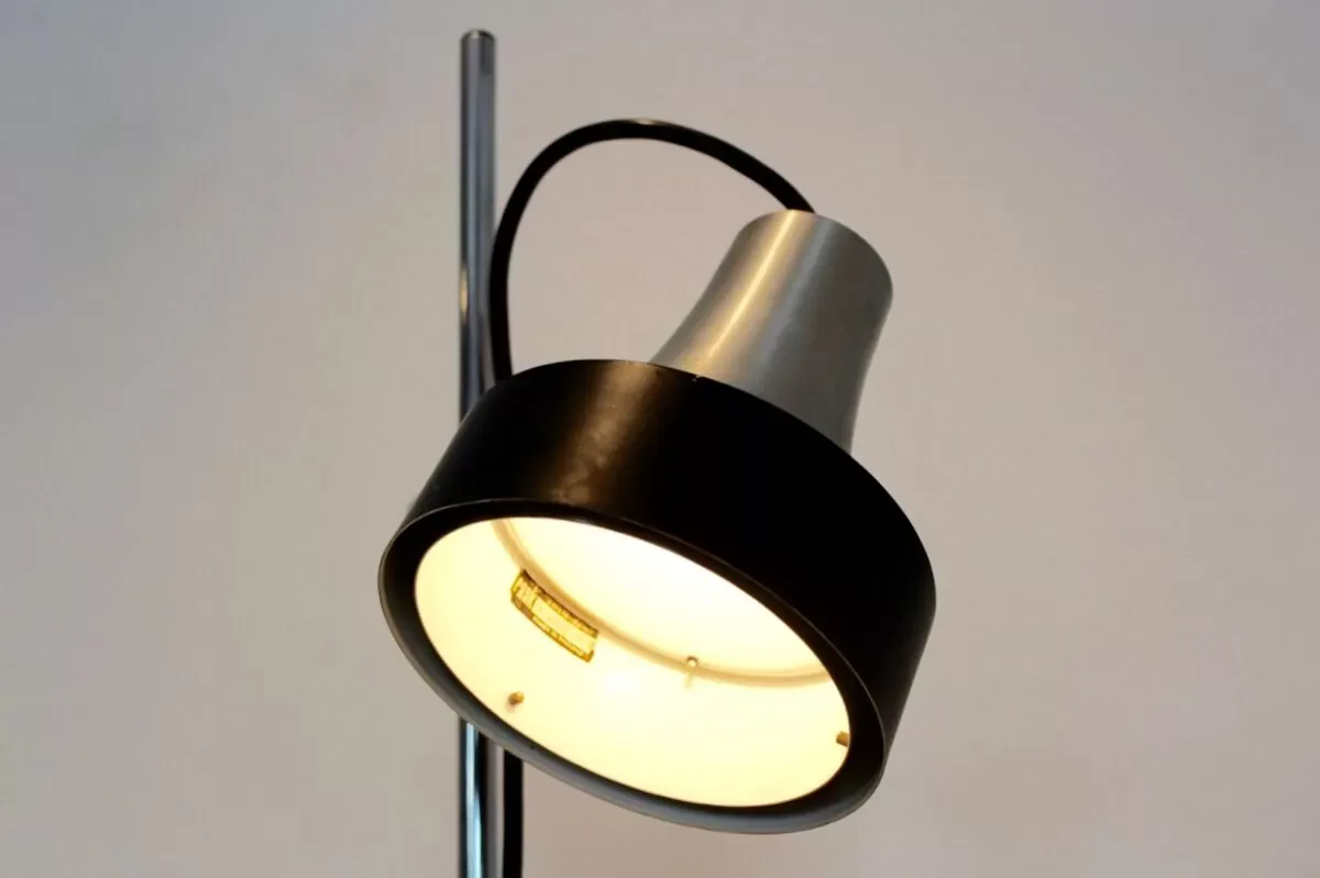 Illustration numéro 5 du produit Lampadaire aluminum and chrome D-3202  Raak 1960s