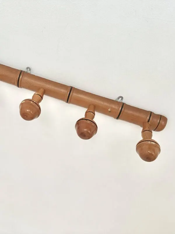 Illustration numéro 5 du produit Porte-manteau mural en bois effet bambou