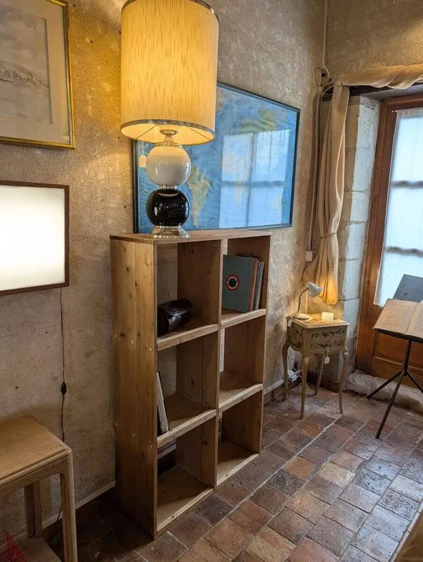 Illustration numéro 5 du produit Étagère ancienne