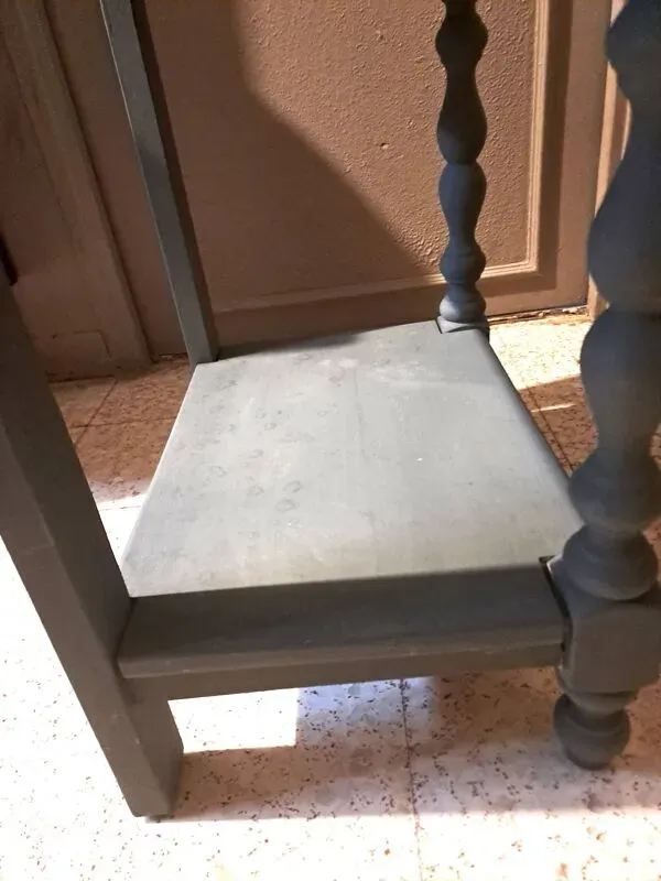 Illustration numéro 5 du produit Table de chevet en bois massif peint en gris Gustavien, 1900, restaurée