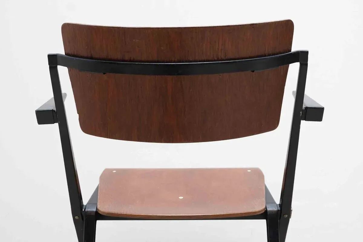 Illustration numéro 5 du produit Chaise vintage Pyramid accoudoirs de Wim Rietveld chêne et noir