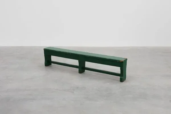 Illustration numéro 5 du produit Banc de ferme rustique et primitif en chêne massif, France vers 1900