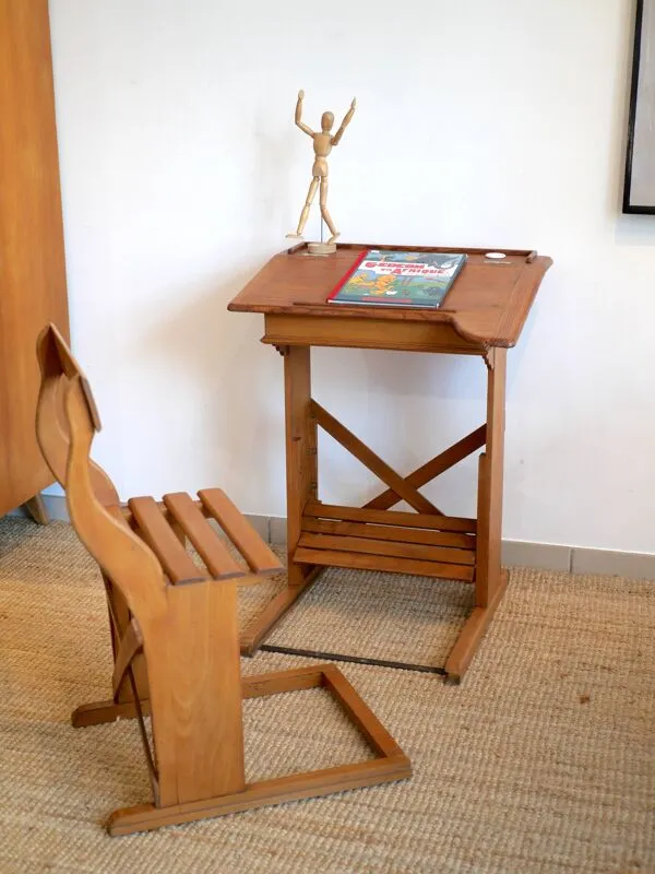 Illustration numéro 5 du produit Ancien bureau d'écolier en bois