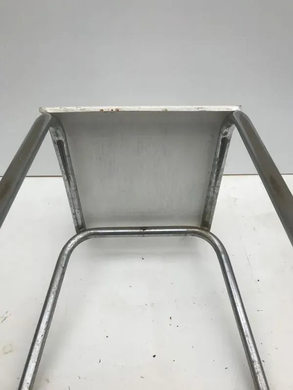 Illustration numéro 5 du produit Chaise ancienne années 70