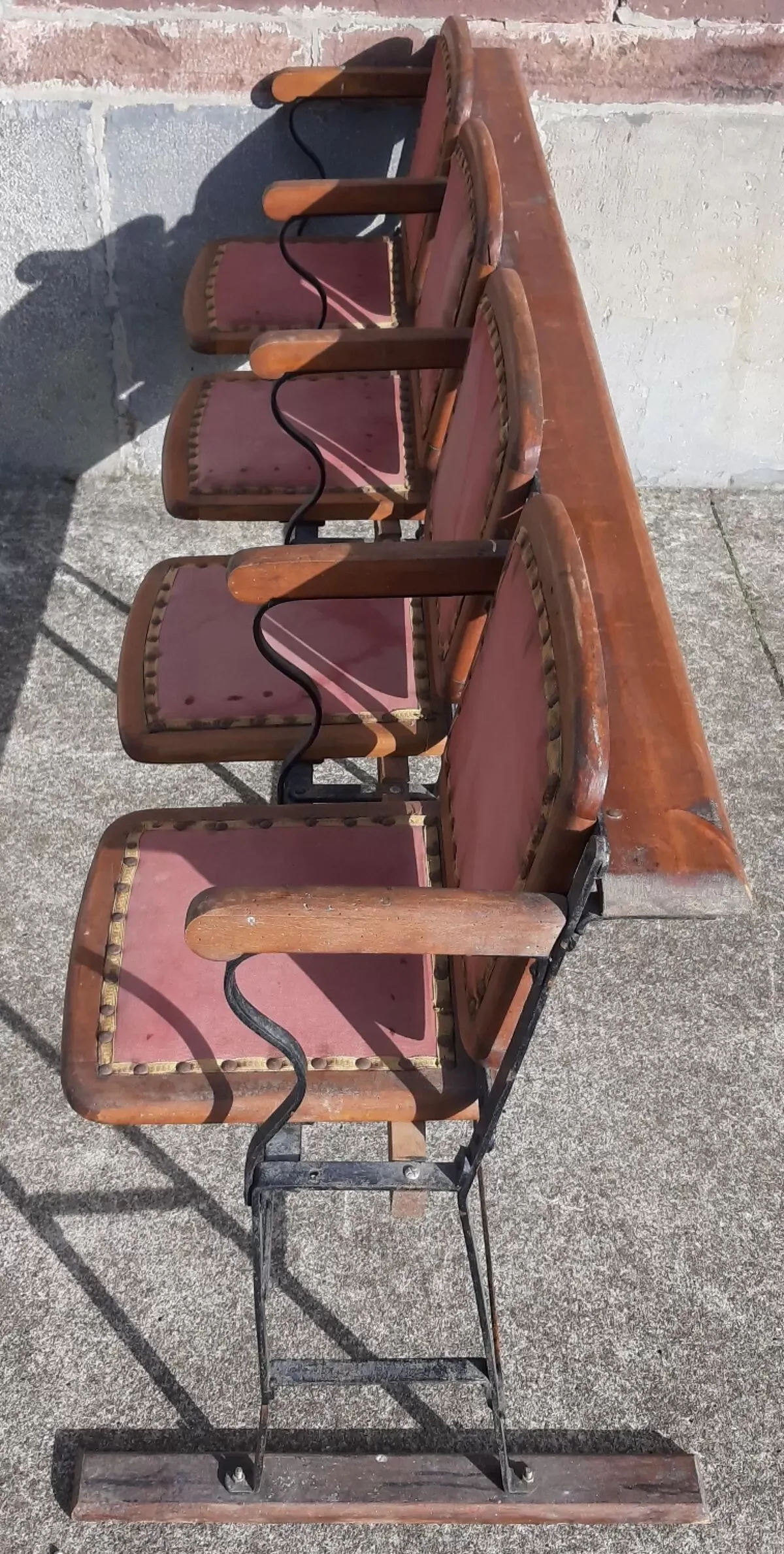 Illustration numéro 5 du produit Banquette de cinéma 4 places