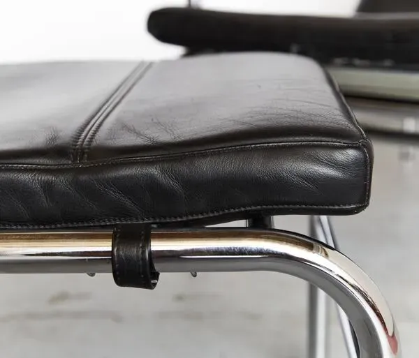 Illustration numéro 5 du produit Chaise longue et ottoman Gabriele Mucchi ''Genni'' pour Zanotta