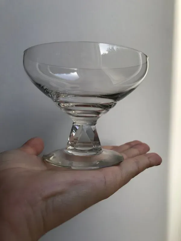 Illustration numéro 5 du produit Lot de 5 coupes à champagne en cristal pieds facettés art déco années 20-30