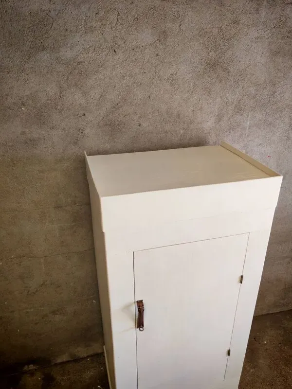 Illustration numéro 5 du produit Bahut industriel unique et original