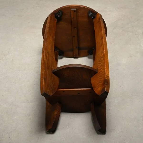 Illustration numéro 5 du produit Table d'appoint ou table de plante Art Déco néerlandaise de l'école d'Amsterdam en chêne massif.