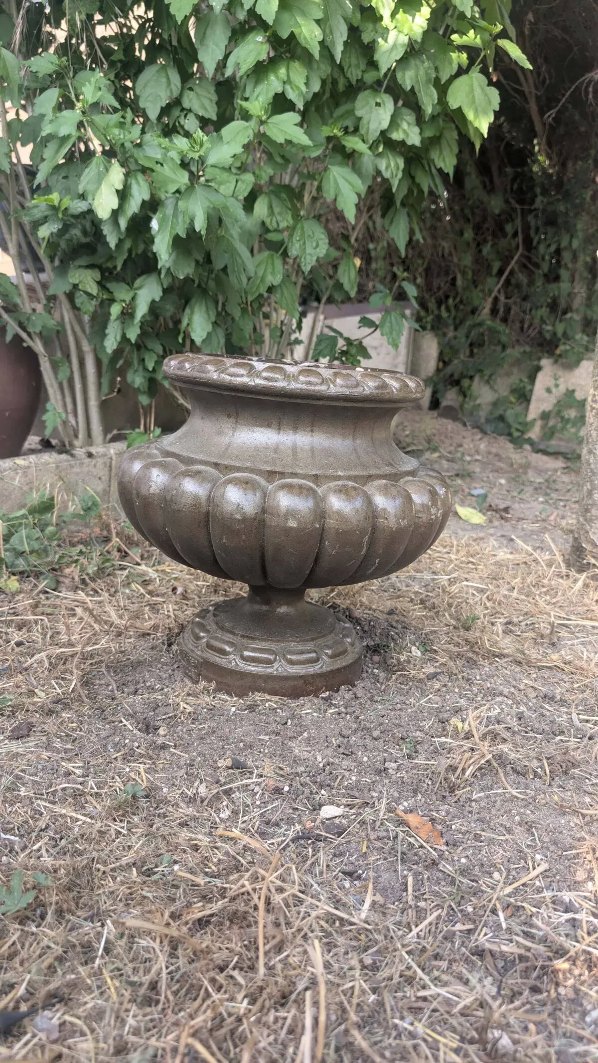 Illustration numéro 5 du produit Vase médicis à godrons en fonte par alfred corneau à charleville xixème