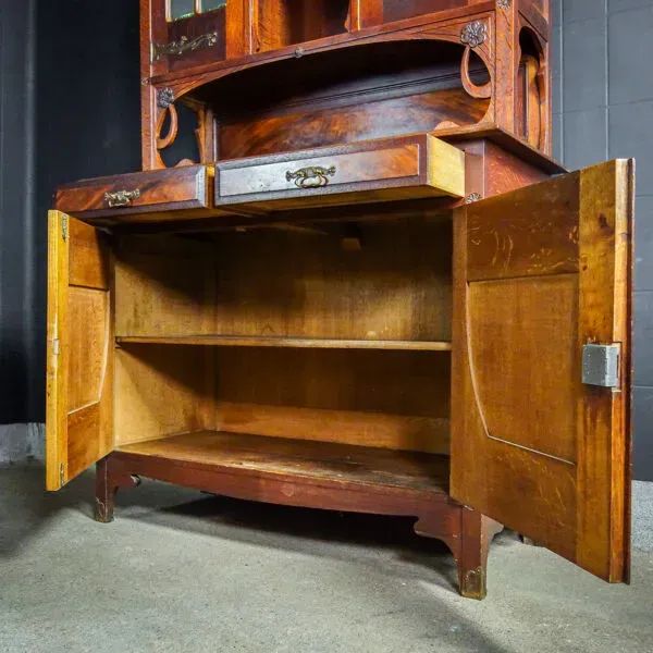 Illustration numéro 5 du produit Vitrine avec vitrail Art Nouveau, France, circa 1910