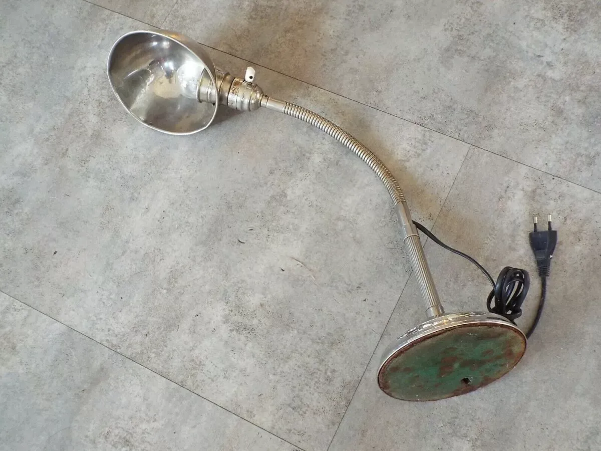 Illustration numéro 5 du produit Lampe de bureau UFO