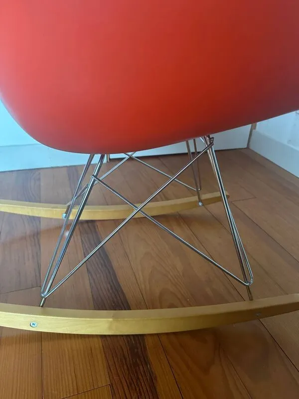 Illustration numéro 5 du produit Fauteuil bascule Eames RAR par Vitra