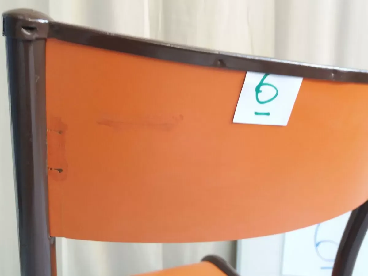 Illustration numéro 5 du produit Série de 7 chaises vintage