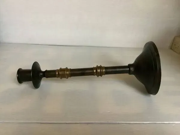 Illustration numéro 5 du produit Grand bougeoir en tôle et laiton