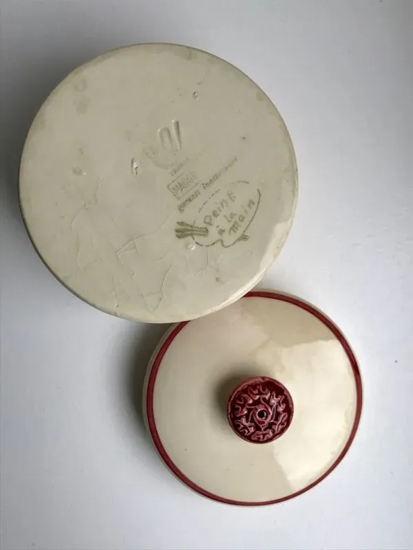 Illustration numéro 5 du produit boîte Digoin Sarreguemines modèle ''Marguerite'' peinte à la main années 50