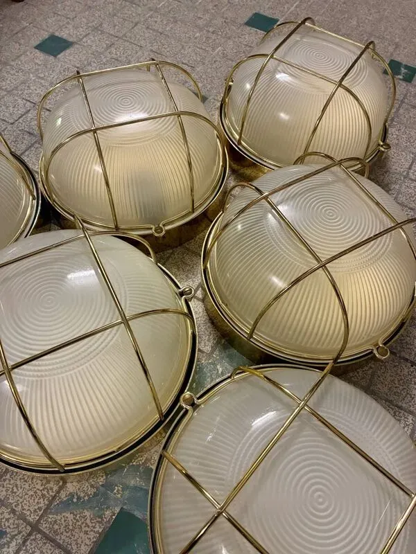 Illustration numéro 5 du produit Appliques industrielles en verre et métal - 1970.