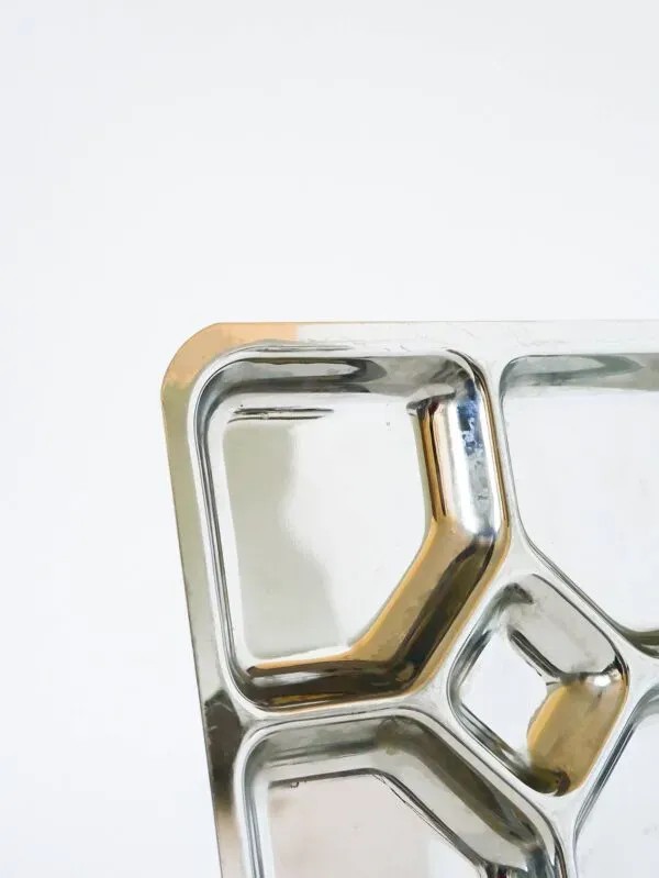 Illustration numéro 5 du produit Plat carré à compartiments, Design, 1970