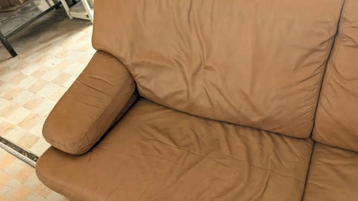 Illustration numéro 5 du produit Canapé cuir design