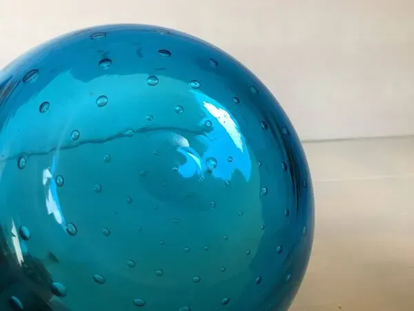 Illustration numéro 5 du produit Vide poche baguier verre bleu bulles style Murano