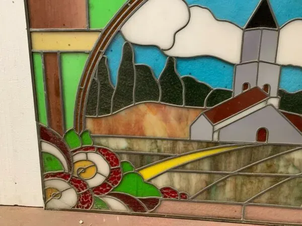 Illustration numéro 5 du produit Vitrail Art Déco a décor d'un clocher d'église XX siècle