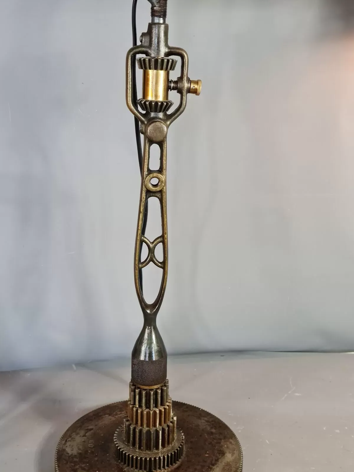 Illustration numéro 5 du produit Lampe industrielle orientable. H.54 cm
