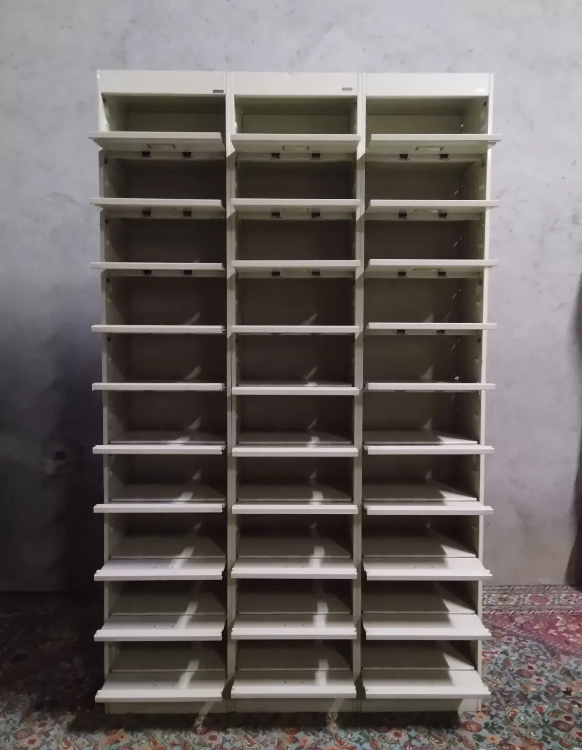 Illustration numéro 5 du produit Armoire à casiers métallique industrielle Atal